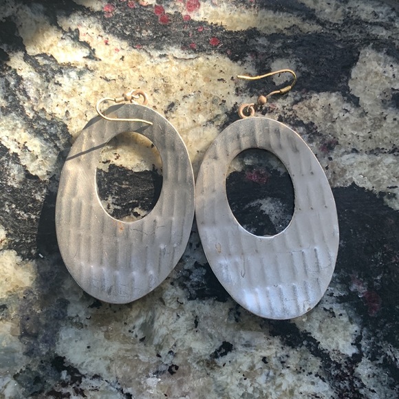 Pierced earrings - Picture 2 of 3